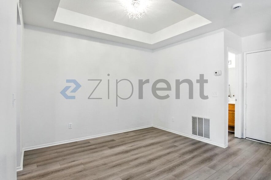 Building Photo - Unit