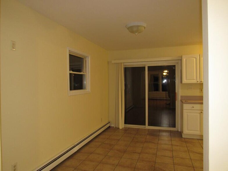 Building Photo - 7 Tree Hollow Ln