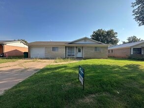 Building Photo - 910 Van Horn St