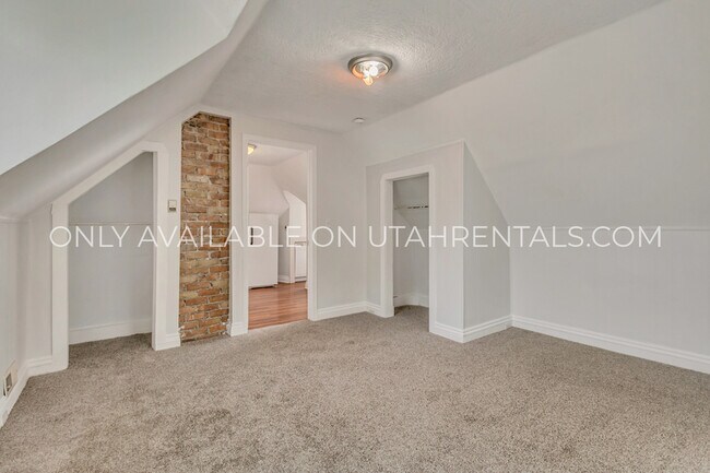 Building Photo - 1040 E 200 S