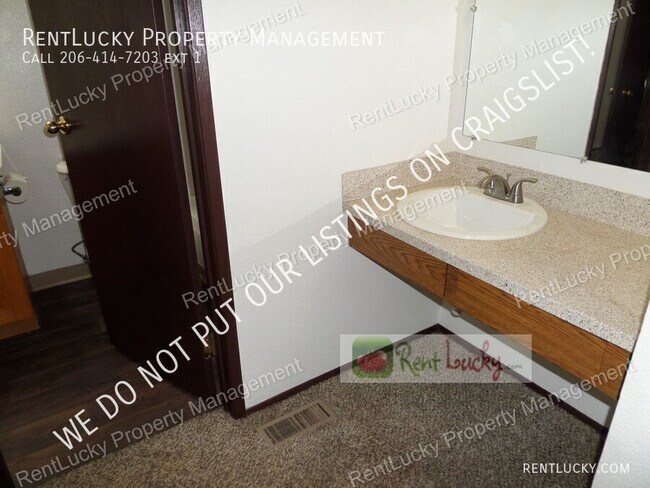 Building Photo - 33033 22nd Pl S