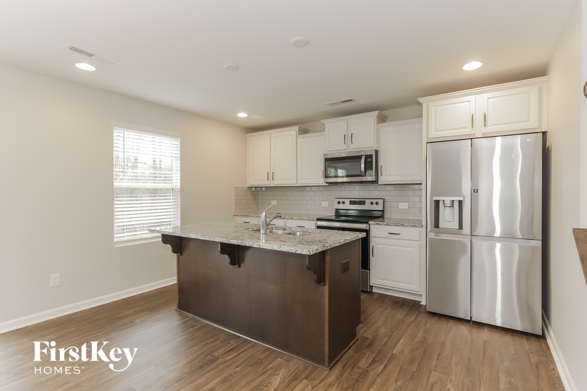 Building Photo - 10226 Holly Park Dr