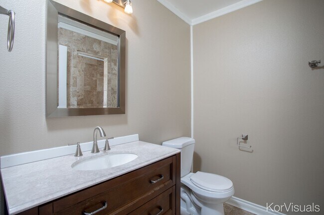 Building Photo - 761 Selina Ln