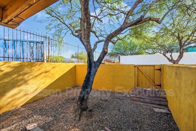 Building Photo - 837 S 8th Ave