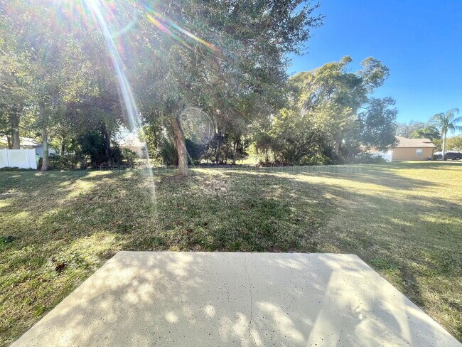 Building Photo - 4032 Meadowlark Dr