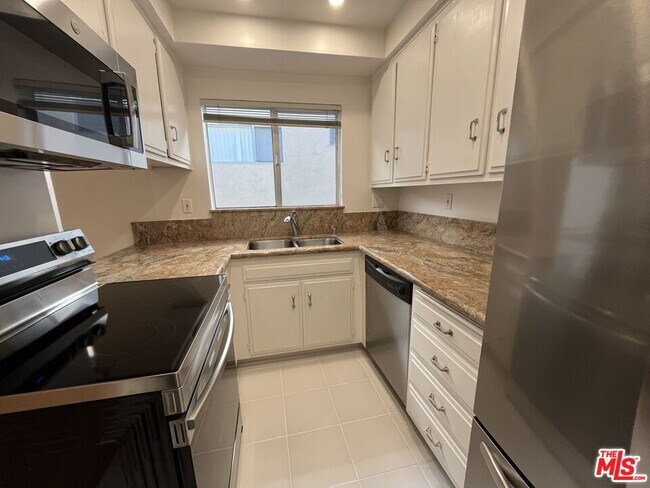 Building Photo - 11937 Darlington Ave