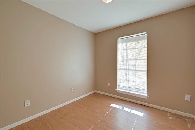 Building Photo - 2411 Country Pl Dr