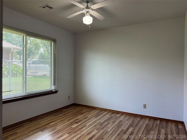 Building Photo - 451 W 113th St
