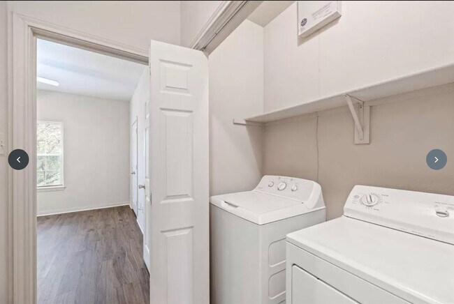 Building Photo - 1601 Wood Ave