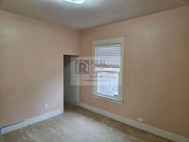 Building Photo - Check out this beautiful 4 bedroom, 2 bath...