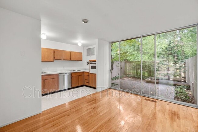 Building Photo - 11593 Maple Ridge Rd