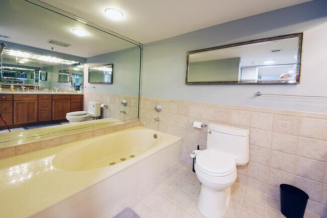 Building Photo - 2480 Presidential Way