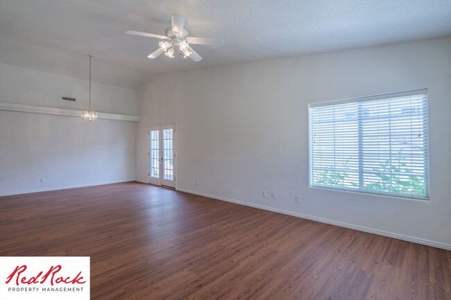 Building Photo - Remodeled 3 Bedroom Townhome with Great Vi...