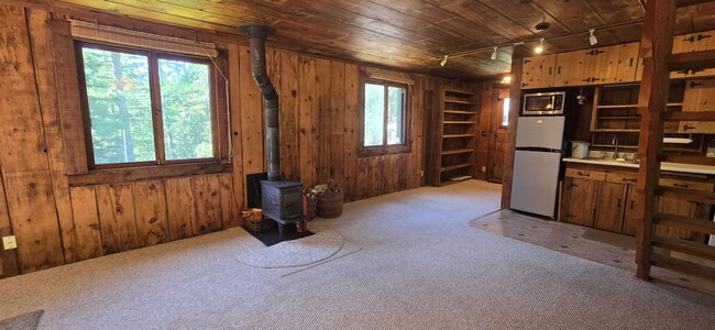 Building Photo - Charming 1-bedroom cottage nestled just 4 miles west of downtown Sebastopol in the heart of West ...