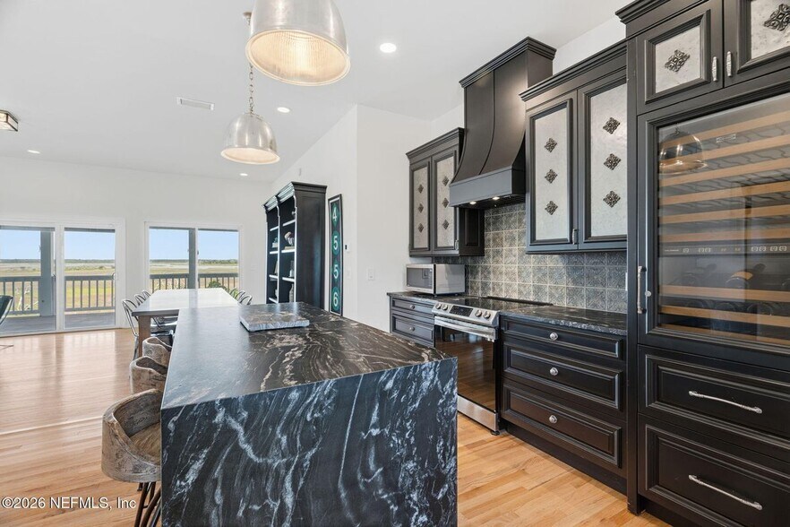 Building Photo - 149 Beachside Dr