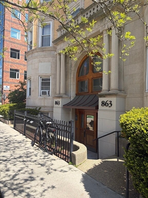 Building Photo - 863 Massachusetts Ave