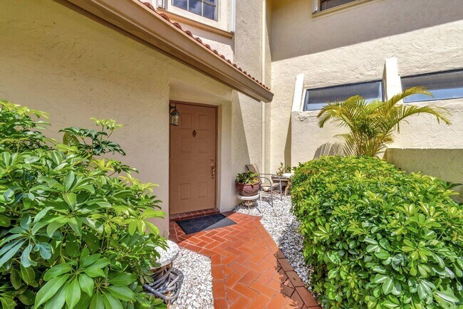 Building Photo - 8320 Waterline Dr