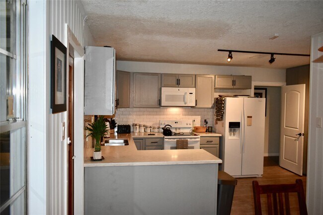 Building Photo - 4624 Verone St