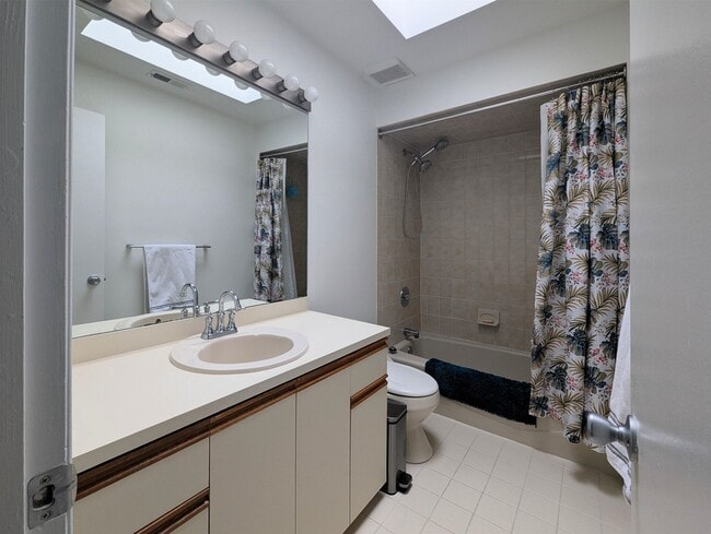 Building Photo - 700 10th St