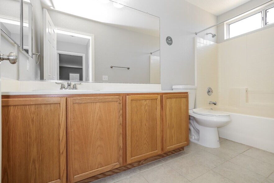 Building Photo - 6108 Soft Springs St