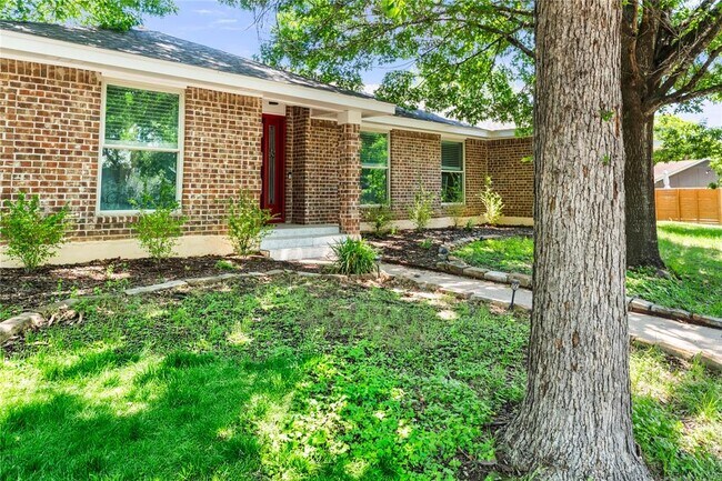 Building Photo - 2408 Shiloh Dr
