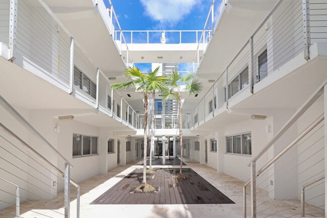 Building Photo - 250 Collins Ave