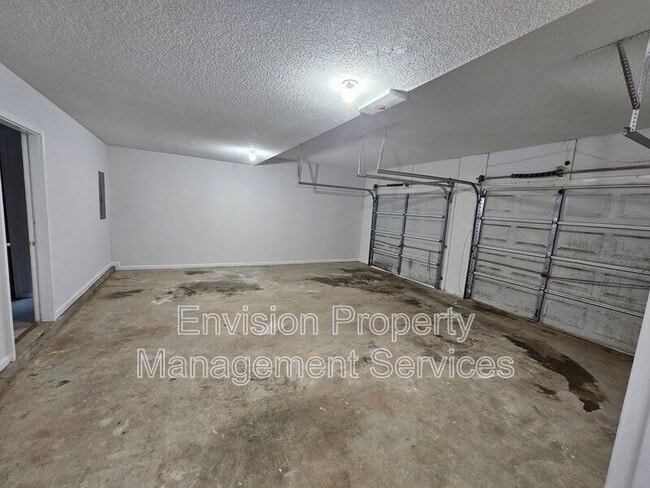 Building Photo - 10996 Knotty Pine Pl