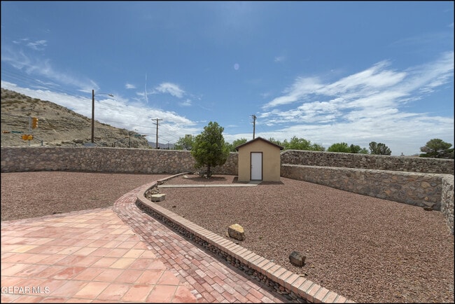 Building Photo - 894 Melville Ln