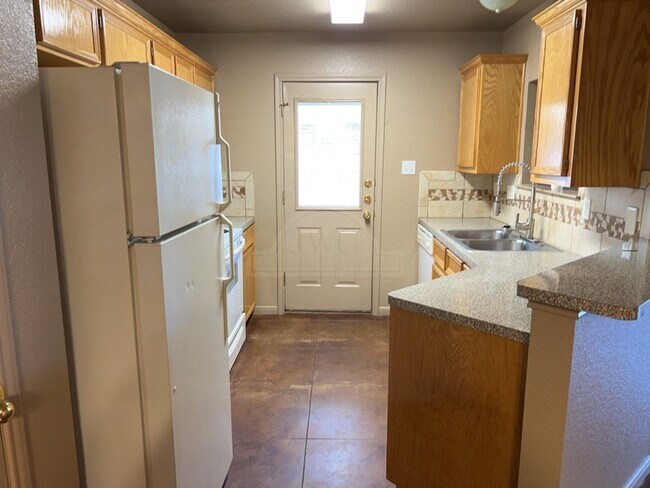 Building Photo - 1203 Cinch Dr