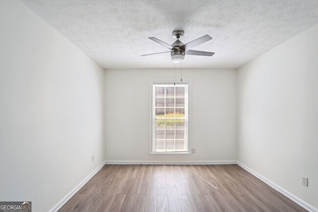 Building Photo - 3707 Essex Ave