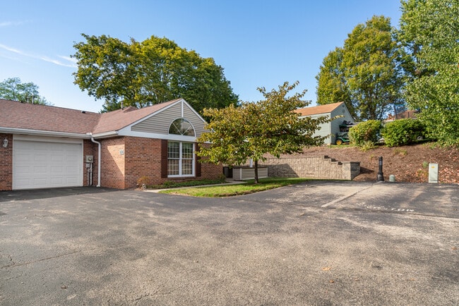 Primary Photo - 702 Dehaven Ct