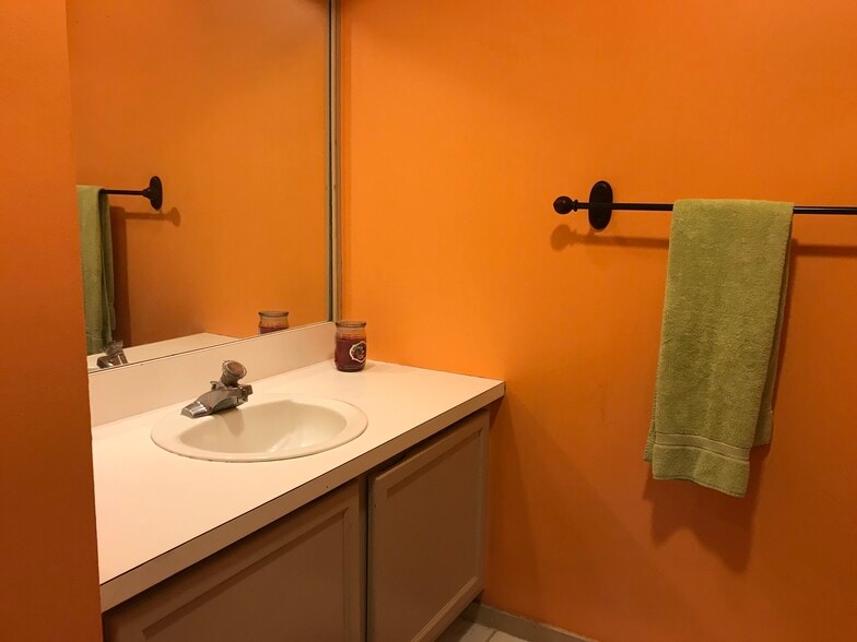 Guest bath - 47 Mallard Dr