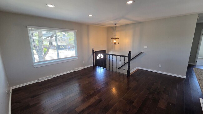 Building Photo - 4 Bedroom 2 Bath with Finished Basement and Study!