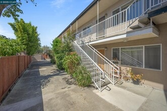 Building Photo - 2134 McGee Ave