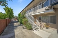 Building Photo - 2134 McGee Ave