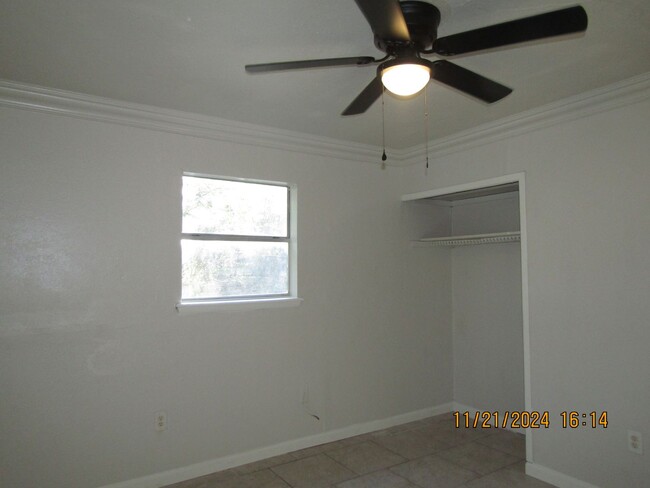 Building Photo - 5 Bedrooms. Newly renovated! $200 off firs...