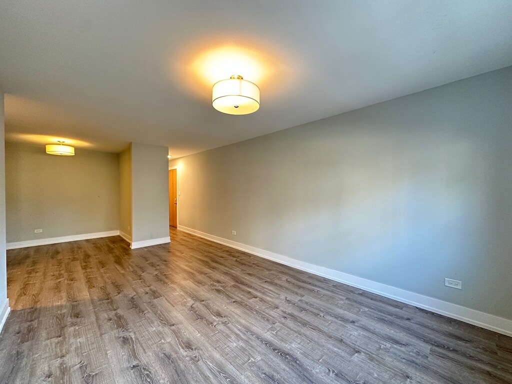 Building Photo - 450 W Barry