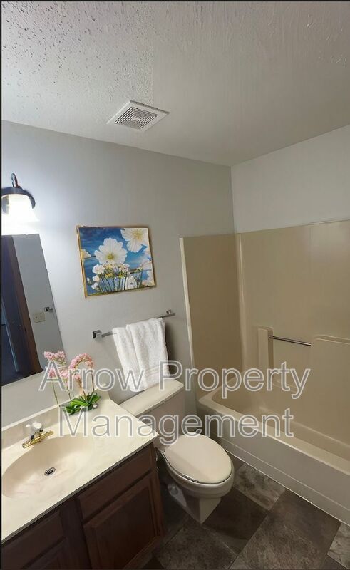 Building Photo - 205 E Arbor Ave