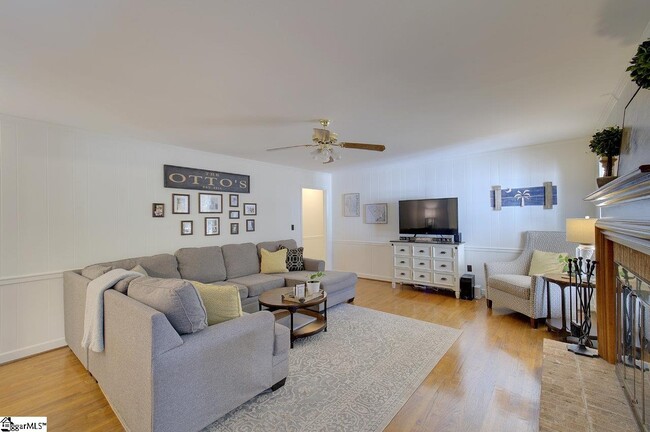 Building Photo - 104 Middle Brook Rd