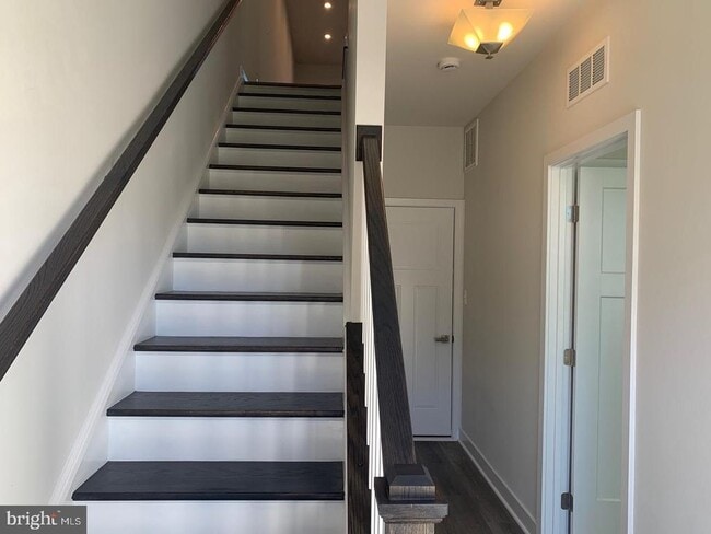 Building Photo - 14036 Sunrise Valley Dr