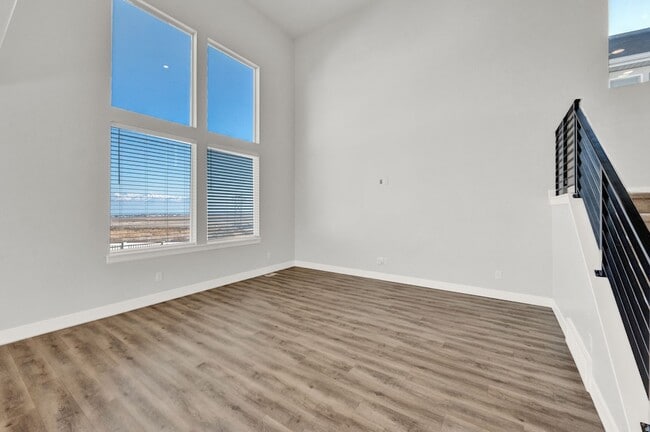 Building Photo - 106 N Midland Dr