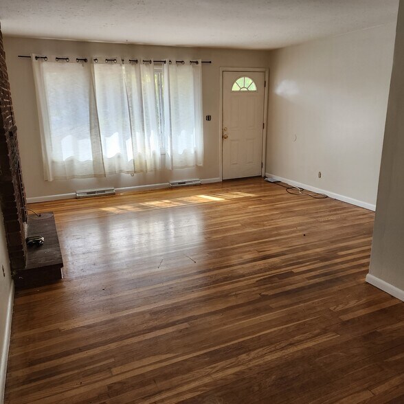 Building Photo - 5216 Cavalier Dr
