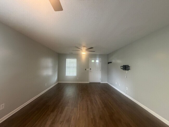 Building Photo - 1755 Polaris Dr