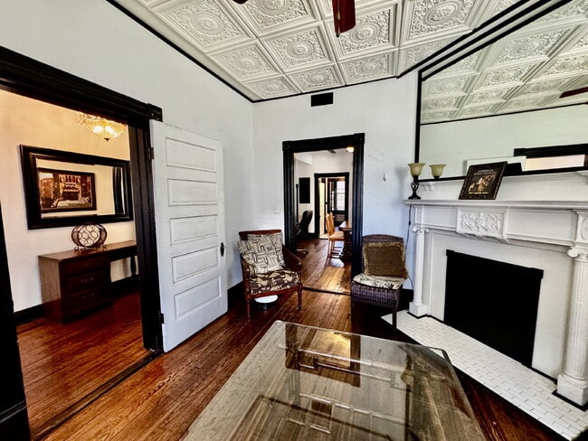 Building Photo - Fully Furnished 3 bed / 1.5 bath Historic Lynchburg Home near downtown.