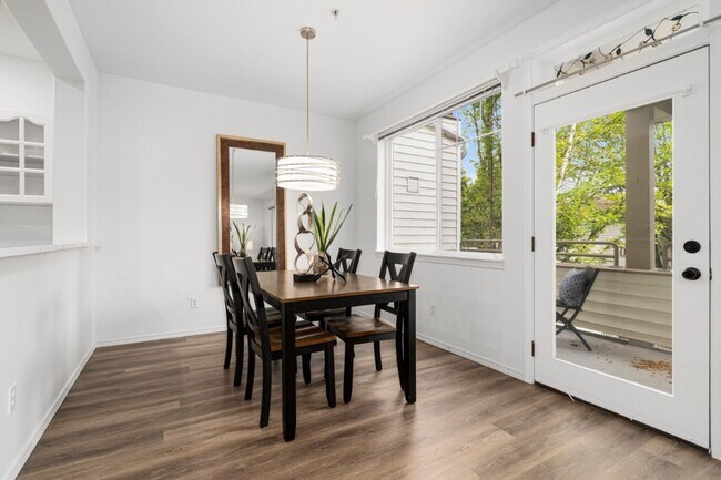 Building Photo - 2Bd/2Ba Redmond Condo
