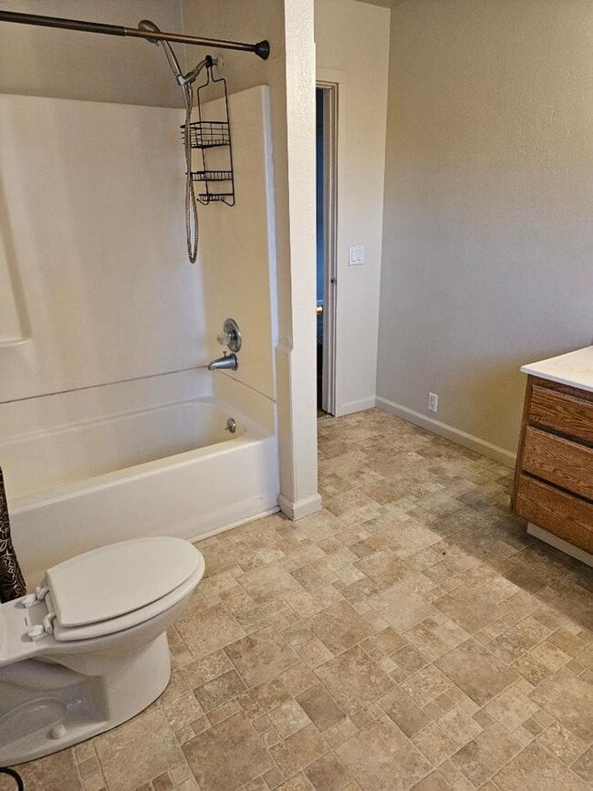 Building Photo - 3Br/1 Bath Home in Susanville