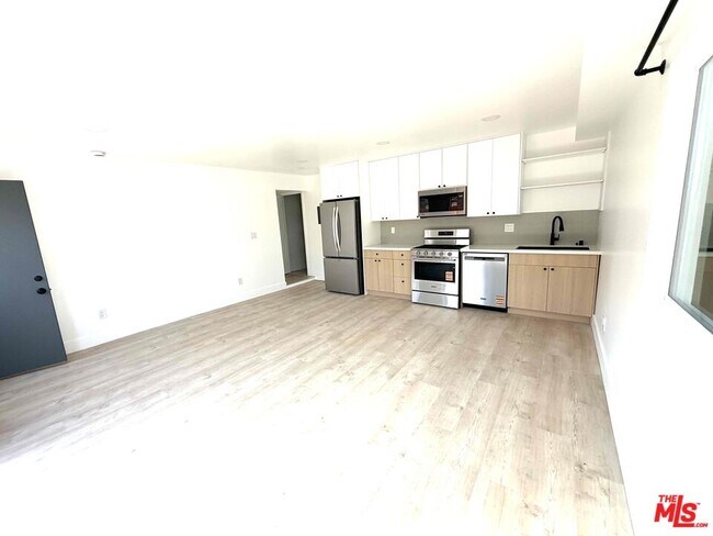 Building Photo - 2106 Pisani Pl