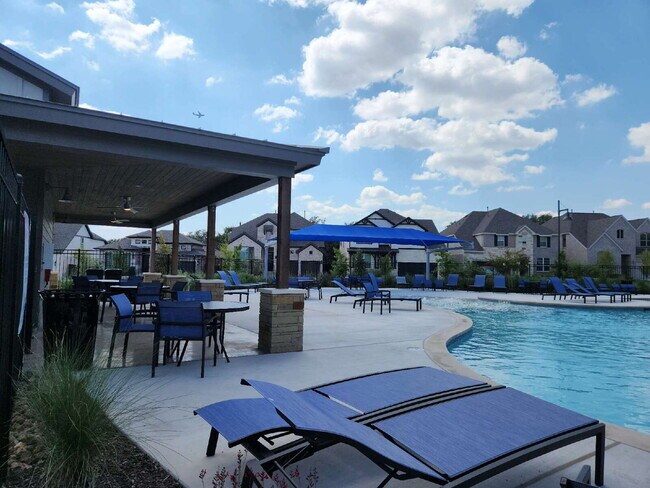 Building Photo - Comfort Living Near Sea World