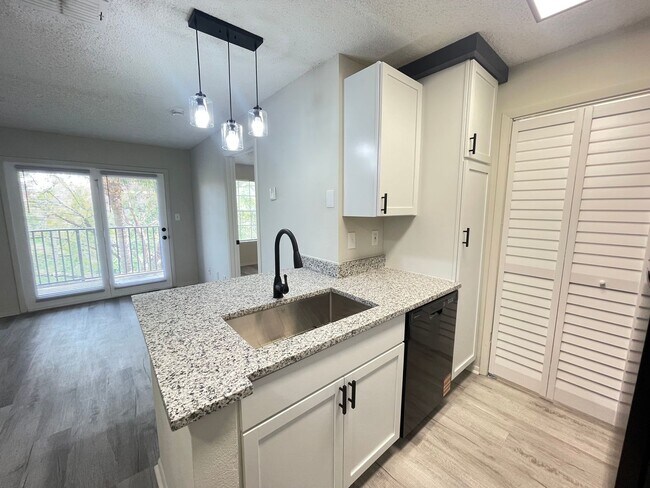 Building Photo - Fully Renovated 1-Bedroom, 1-Bath Condo in Gated Community – Available Now!