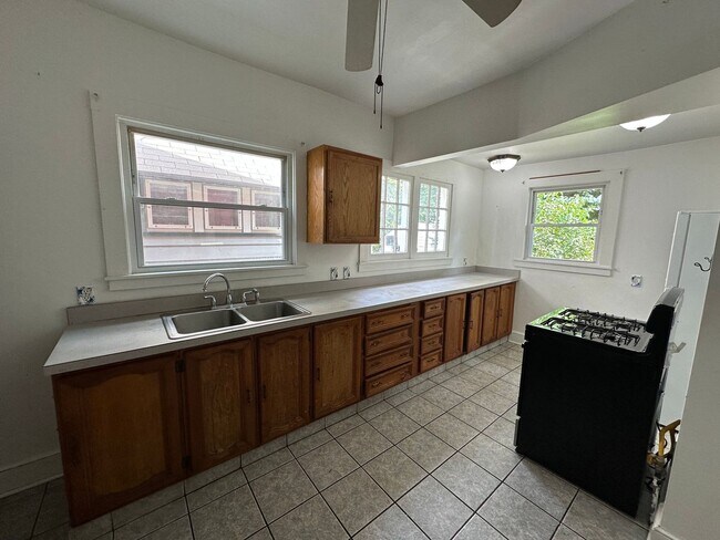 Building Photo - 1217 Florencedale Ave